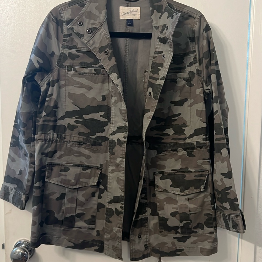 Camo print jacket and vest